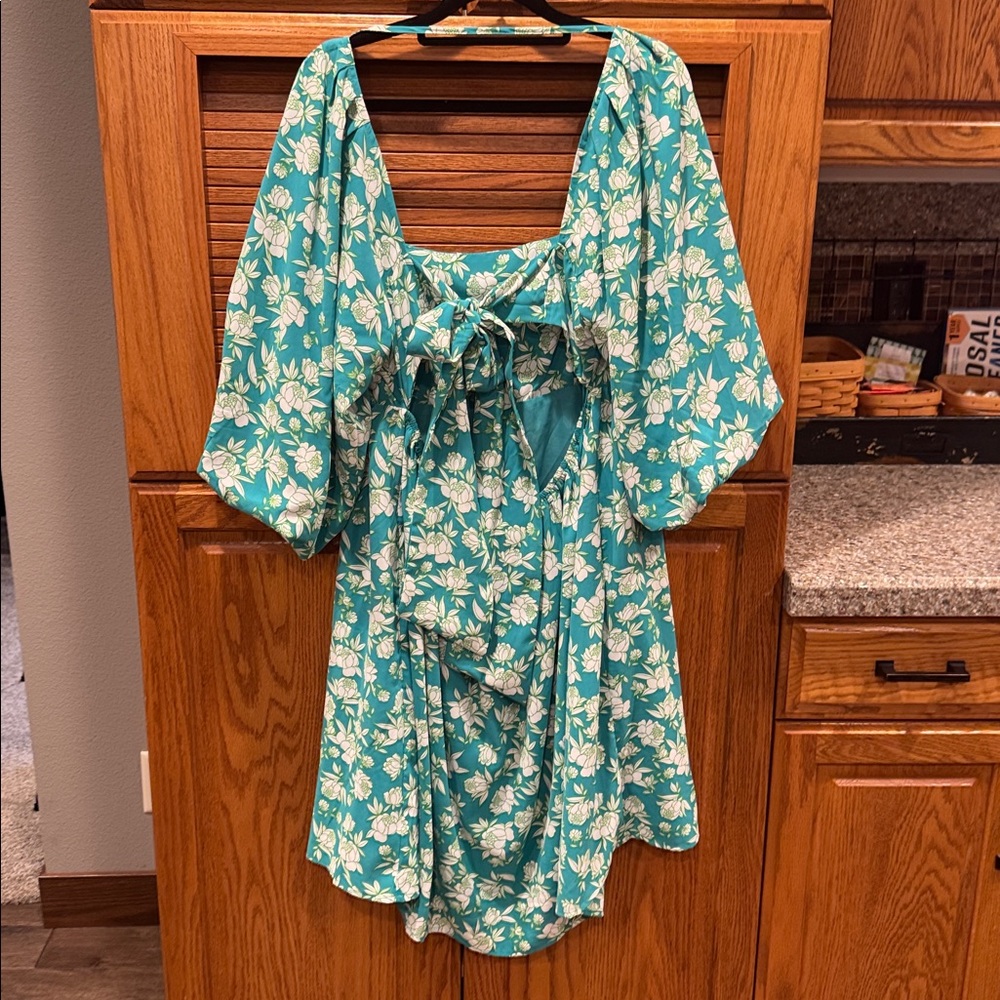 Davi and Dani Floral Teal Dress open back fully lined - Picture 2 of 3